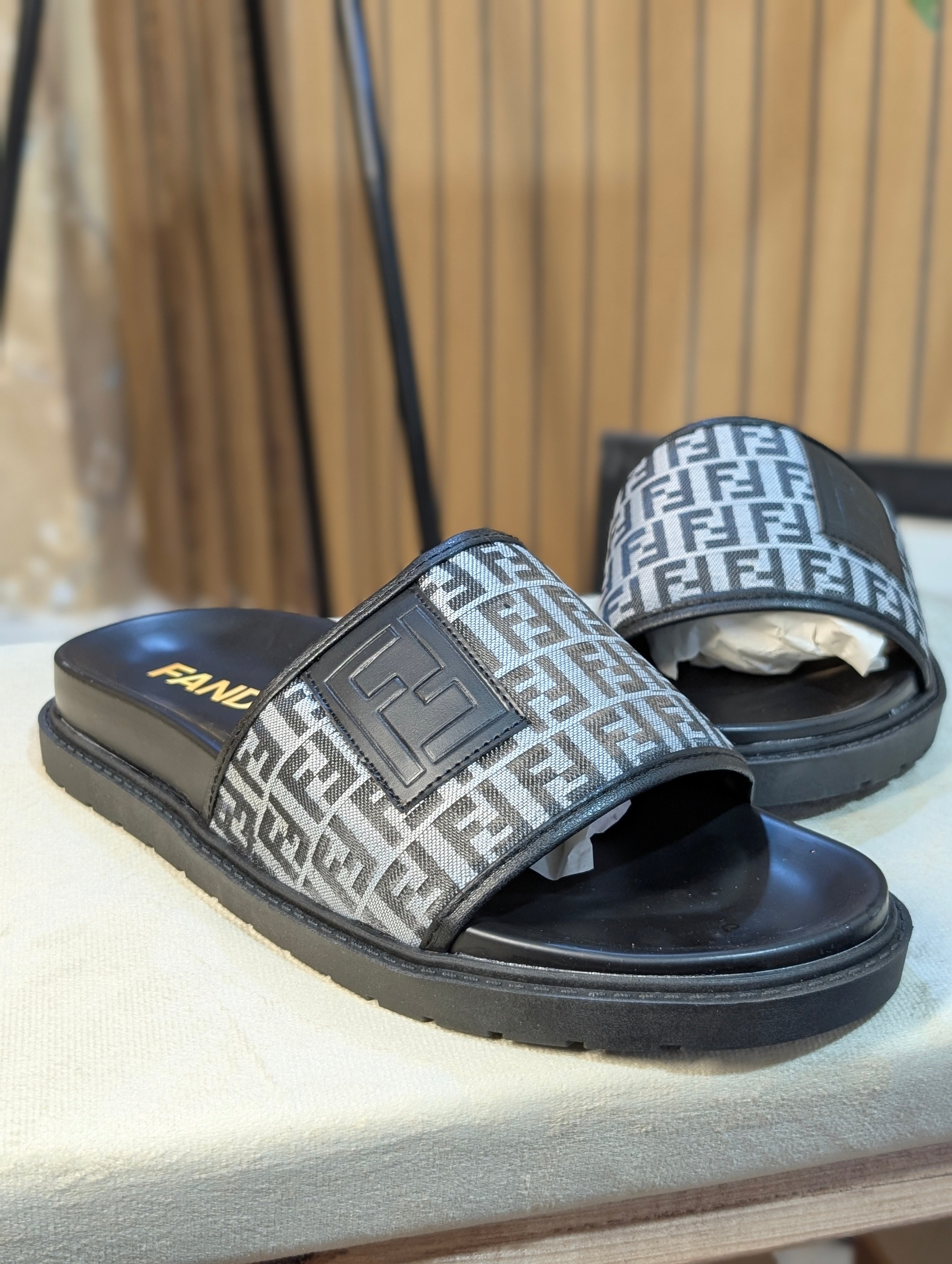 Claquettes Homme Luxe